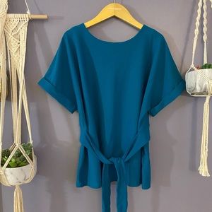 ❗️✨EVERYTHING MUST GO✨❗️MAKE AN OFFER - Blue front of back tie top.